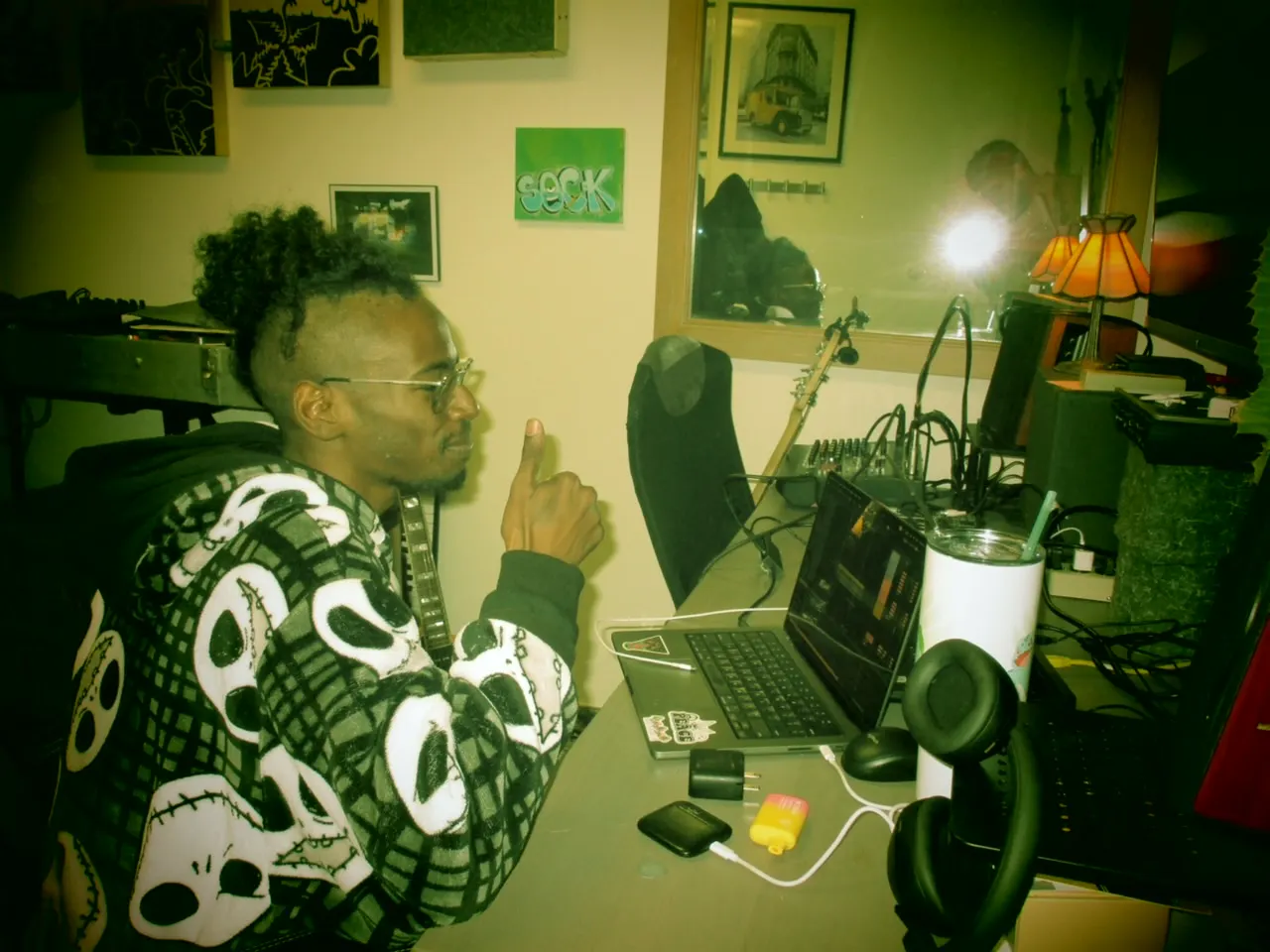 Alexander Kumar producing music in the IFEELVOID studio